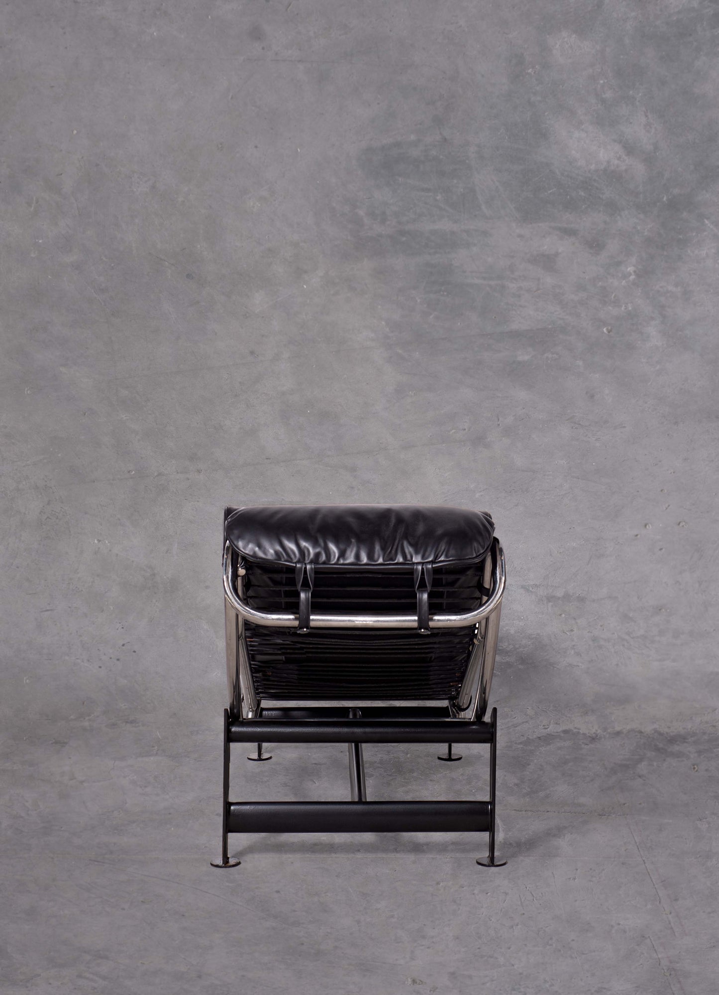 Vintage 1970s Chaise Lounge in the style of Le Corbusier and Charlotte Perriand for Cassina