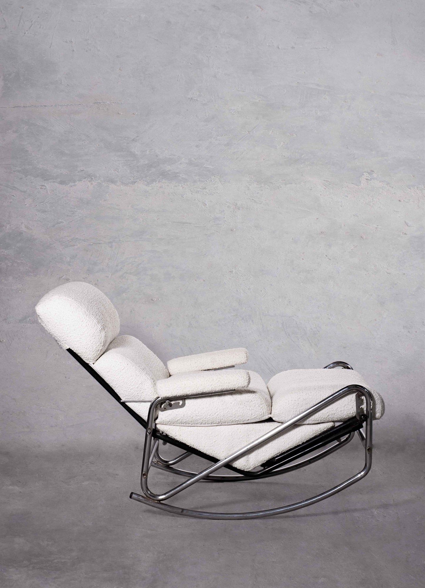 Vintage 1960s crème boucle Rocking Chair in the style of Le Corbusier